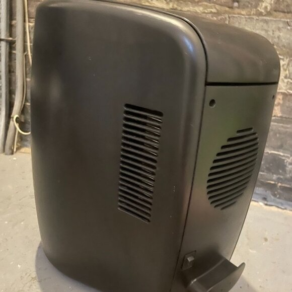 KRUPS B100 BeerTender with Heineken Draught Keg Technology - Black - Picture 4 of 15